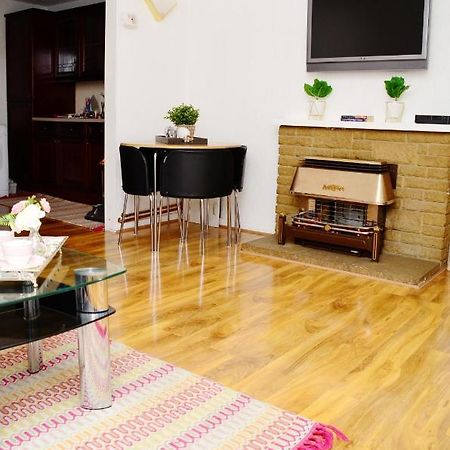 33Sm Dreams Unlimited Serviced Accommodation- Staines - Heathrow ستانويل المظهر الخارجي الصورة