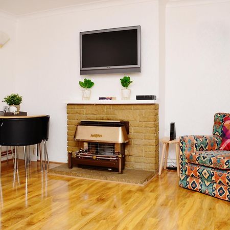 33Sm Dreams Unlimited Serviced Accommodation- Staines - Heathrow ستانويل المظهر الخارجي الصورة