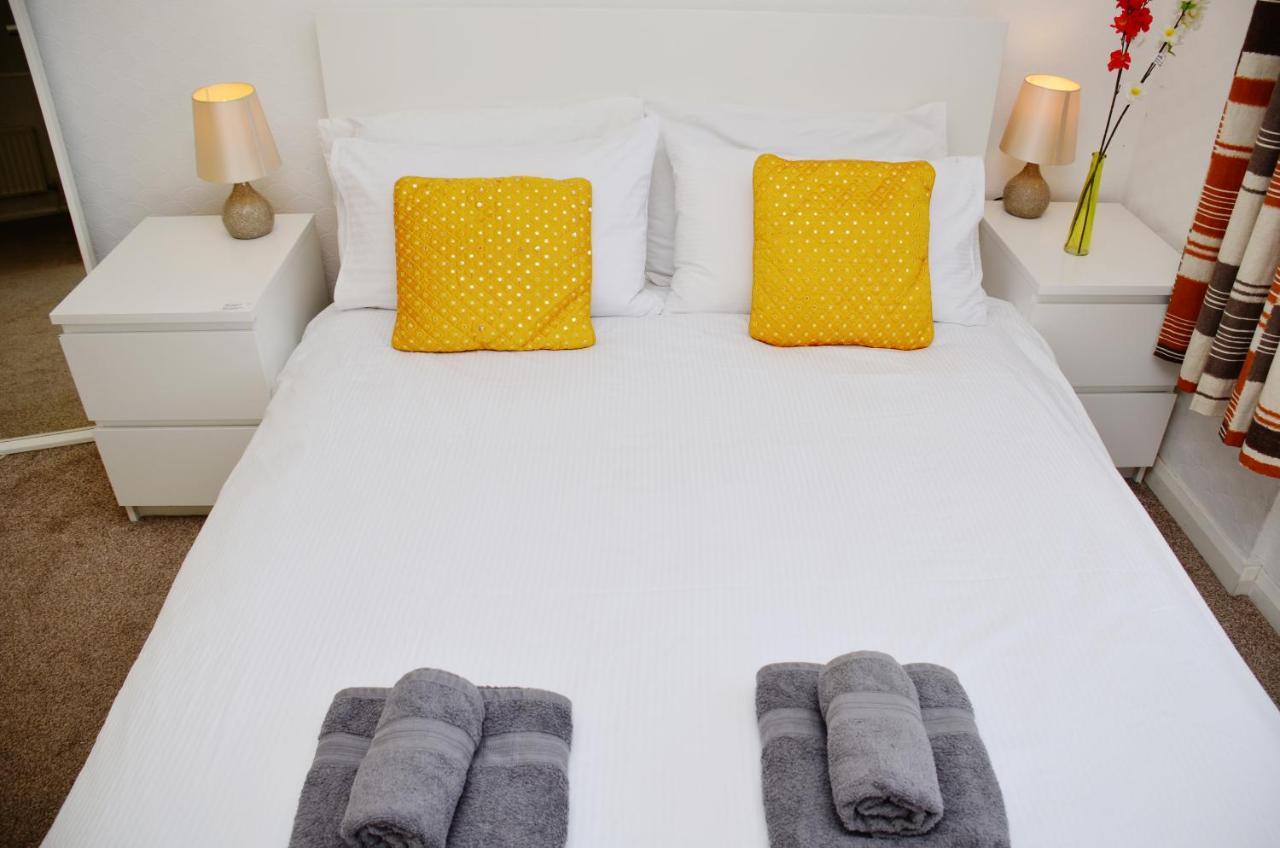 33Sm Dreams Unlimited Serviced Accommodation- Staines - Heathrow ستانويل المظهر الخارجي الصورة