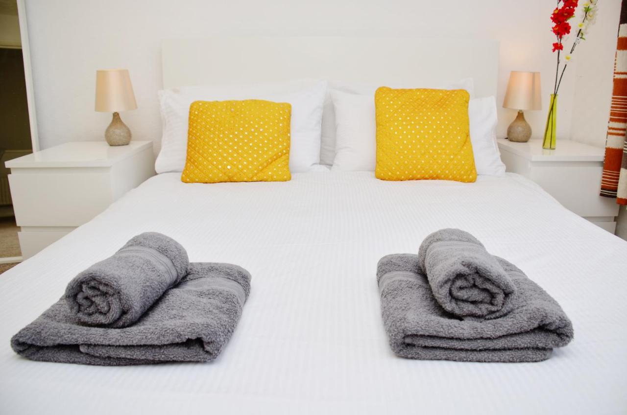 33Sm Dreams Unlimited Serviced Accommodation- Staines - Heathrow ستانويل المظهر الخارجي الصورة