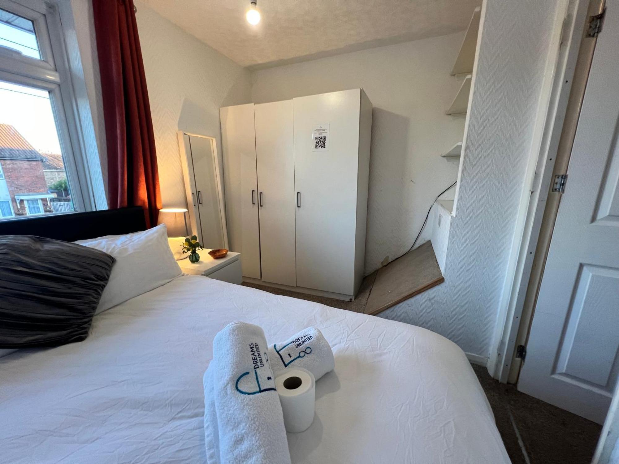 33Sm Dreams Unlimited Serviced Accommodation- Staines - Heathrow ستانويل المظهر الخارجي الصورة