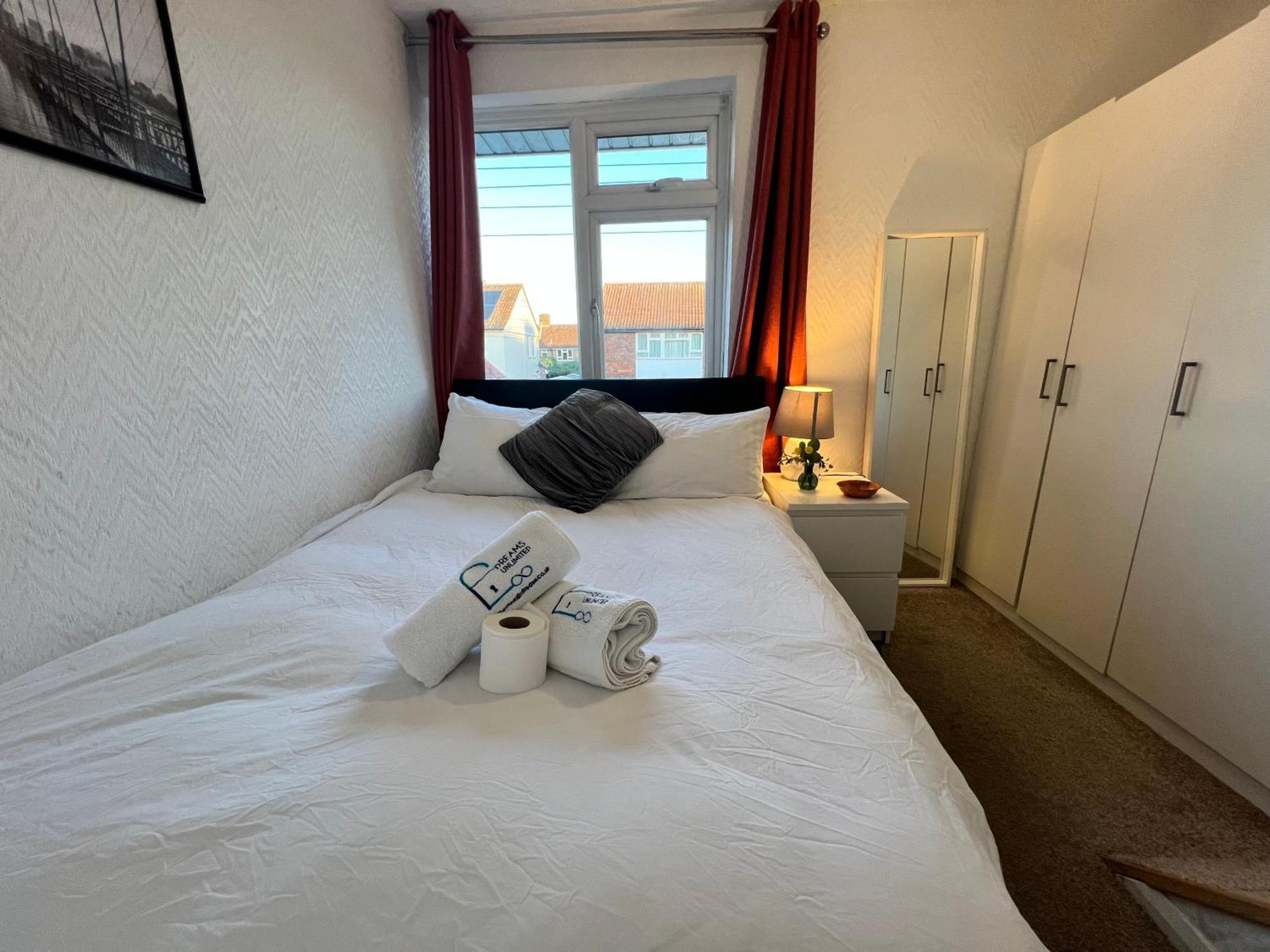 33Sm Dreams Unlimited Serviced Accommodation- Staines - Heathrow ستانويل المظهر الخارجي الصورة