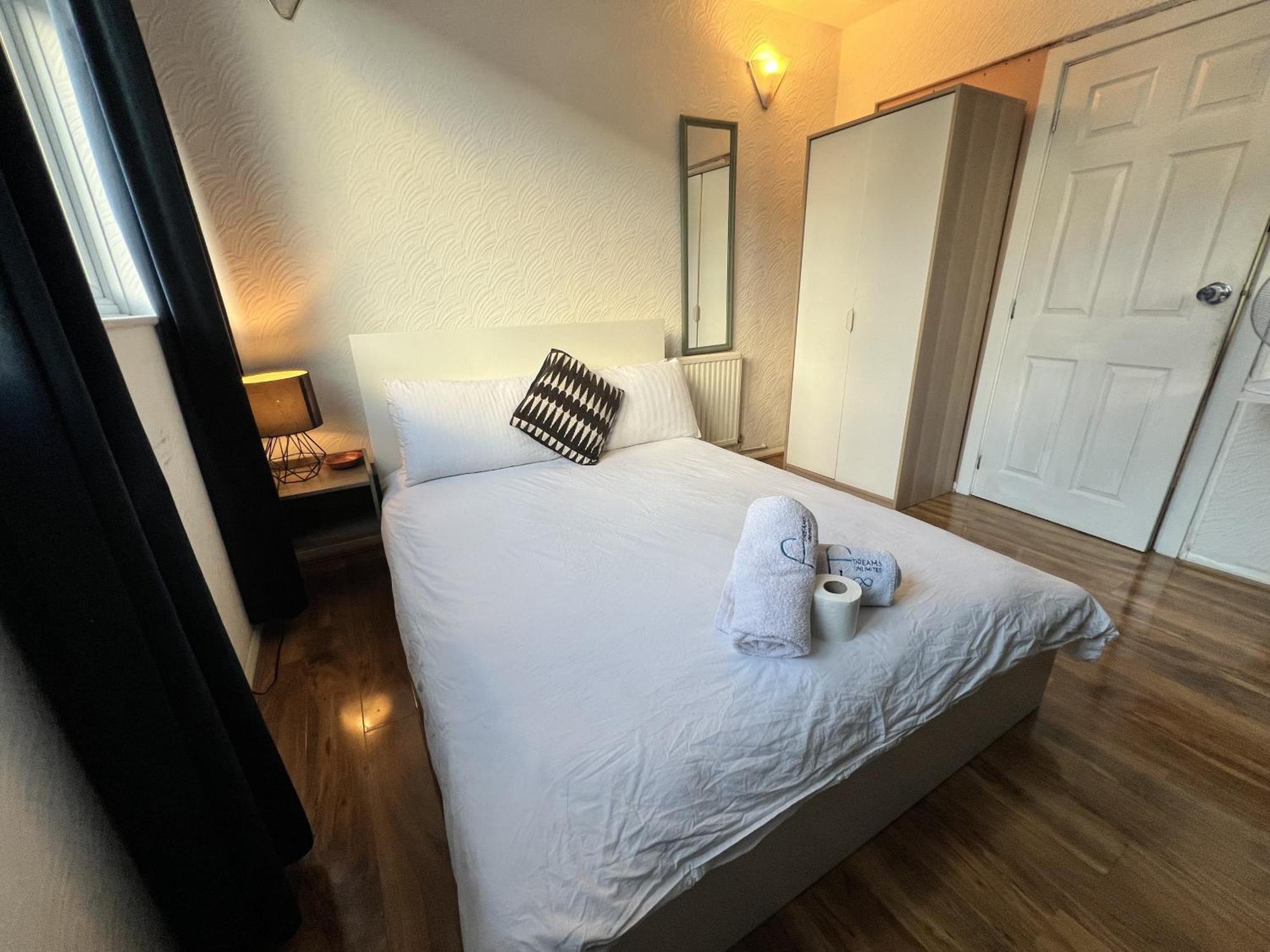 33Sm Dreams Unlimited Serviced Accommodation- Staines - Heathrow ستانويل المظهر الخارجي الصورة