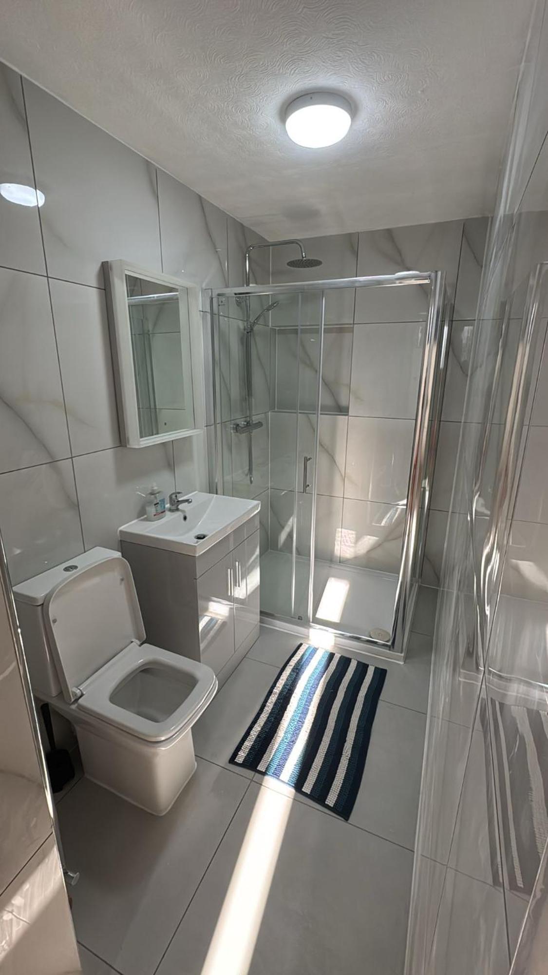33Sm Dreams Unlimited Serviced Accommodation- Staines - Heathrow ستانويل المظهر الخارجي الصورة